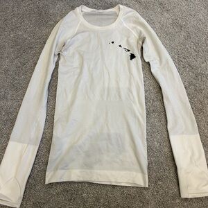 White Lululemon Long sleeve workout top with Hawaii Islands